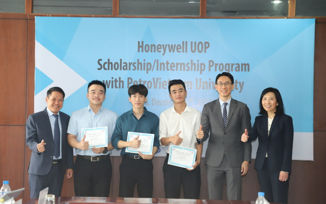 HONEYWELL AWARDS SCHOLARSHIPS TO SCIENCE AND ENGINEERING STUDENTS FROM FOUR UNIVERSITIES IN VIETNAM