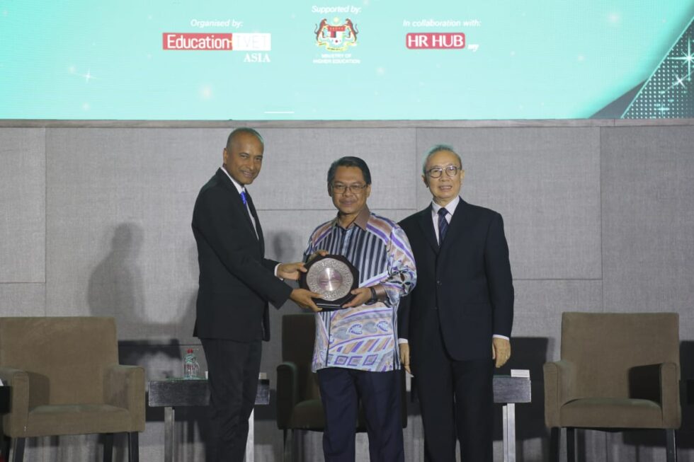 Rhenuga K R Rajendran Dato R' Rajendran Honoured at Malaysia Education Awards 2025